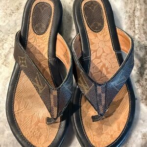 b.o.c. Black and Brown Women's Sandals